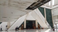 Begini kondisi Masjid Hasyim Asyari di Jakarta Barat, Jumat (23/4/2021). Diresmikan pada tahun 2017 lalu, kondisi masjid tersebut kini tampak memprihatinkan.