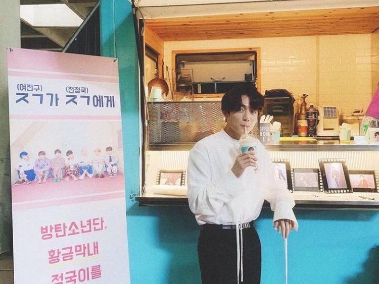 10 Pose Keren Jungkook BTS Saat Cicip Makanan Enak