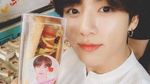 10 Pose Keren Jungkook BTS Saat Cicip Makanan Enak