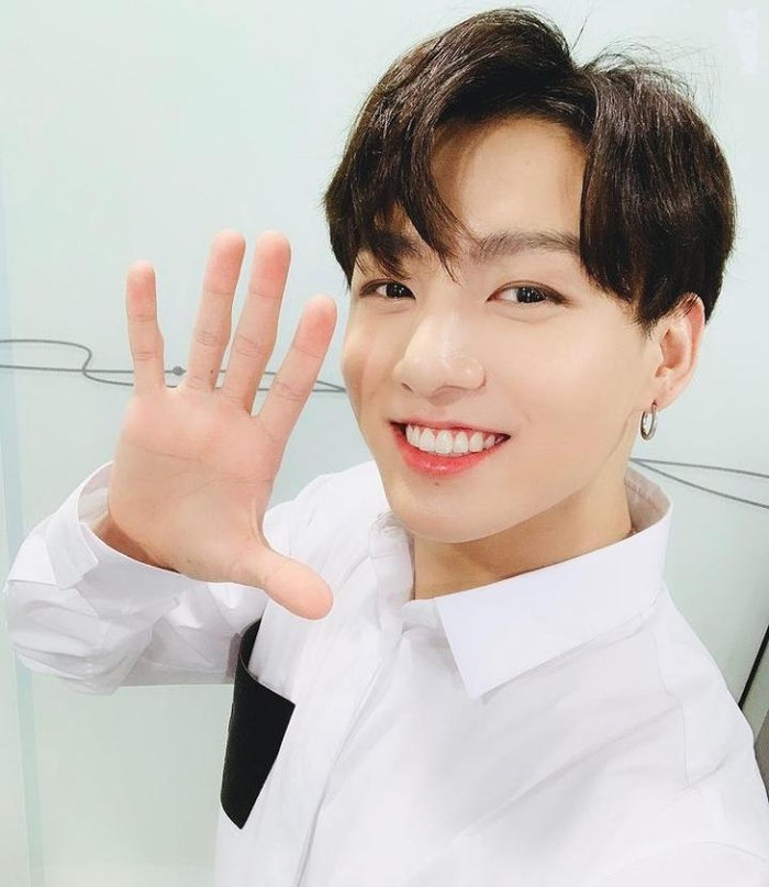 Galeri Jungkook 10 Pose Keren Jungkook BTS Saat Cicip Makanan Enak