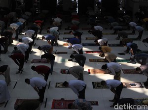 Corona Melonjak, DMI Jakarta Imbau Salat Jumat Diganti Salat Zuhur di Rumah