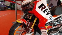 Tampilan sporty juga makin terdongkrak berkat penggunaan suspensi upside-down di bagian depan. Tampilannya akan mirip dengan sang kakak yakni Honda X-ADV. Foto: Ridwan Arifin
