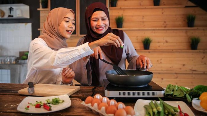 Hukum menelan ludah saat berpuasa Hukum Menelan Ludah saat Melihat Makanan di Waktu Puasa