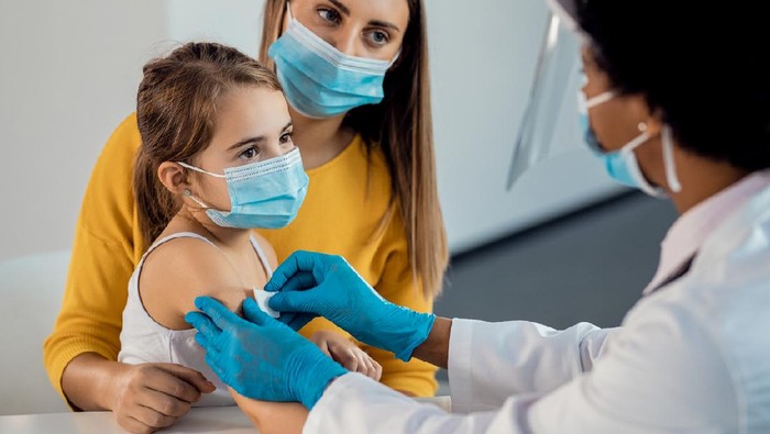Vaccine, Vaccination Hepatitis B virus for child baby. Doctors vaccinate the thighs of children
