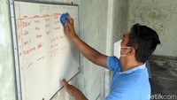 Karantina di rumah hantu ini sendiri dirasa cukup efektif untuk memberikan efek jera kepada warga yang membandel.