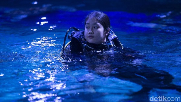 Selain itu, pekerjaan sebagai seorang aquarist juga tak jarang menuntut kemampuan fisik yang mumpuni. Â Selain itu, pekerjaan sebagai seorang aquarist juga tak jarang menuntut kemampuan fisik yang mumpuni. Â