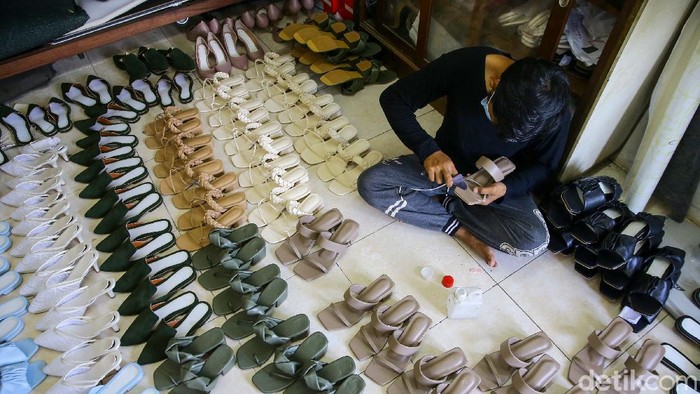 Sepatu wanita karya Harriette Arlita Tiarasari ini telah menembus pasar mancanegara seperti Malaysia, Brunei, Singapura, dan Timur Tengah. Sepatu tersebut diproduksi di Tangsel.