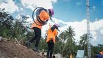 Kiprah Dua Srikandi PLN Ikut Bangun Tower Listrik Darurat di NTT