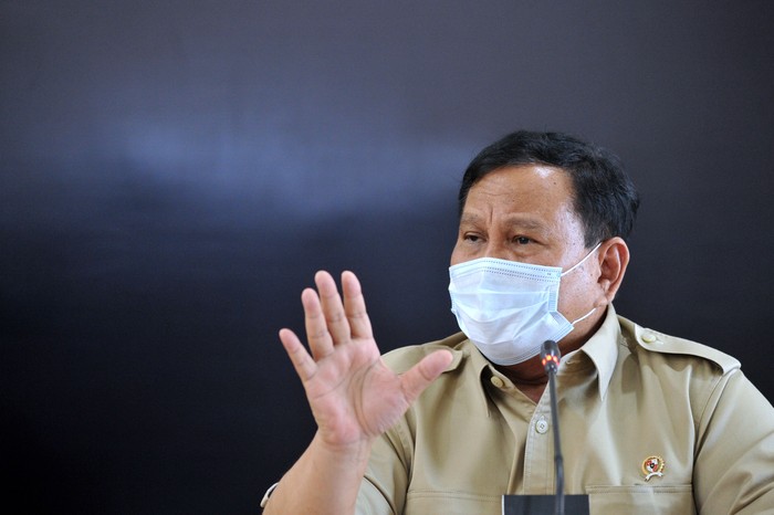 Menteri Pertahanan Prabowo Subianto memberikan keterangan terkait KRI Nanggala 402 yang mengalami hilang kontak saat konferensi pers di Lanud I Gusti Ngurah Rai, Badung, Bali, Kamis (22/4/2021). Hingga Kamis (22/4) siang, upaya pencarian masih terus dilakukan untuk menemukan kapal selam yang hilang kontak saat melaksanakan latihan penembakan torpedo di perairan utara Bali sejak Rabu (21/4) lalu. ANTARA FOTO/Fikri Yusuf/aww.