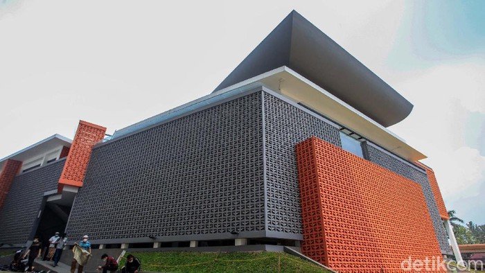 Masjid Unpam, Masjid Ramah Lingkungan yang Sejuk Meski Tanpa AC Masjid Darul Ulum Universitas Pamulang (Unpam) mengusung konsep ramah lingkungan. Masjid ini penuh dengan lobang sirkulasi udara sehingga tidak memerlukan AC.