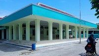 Makam Ki Ageng Gribig adalah situs berupa makam yang terletak di dukuh Jatinom, desa Jatinom, kecamatan Jatinom, kabupaten Klaten dan saat ini menjadi tempat pariwisata.