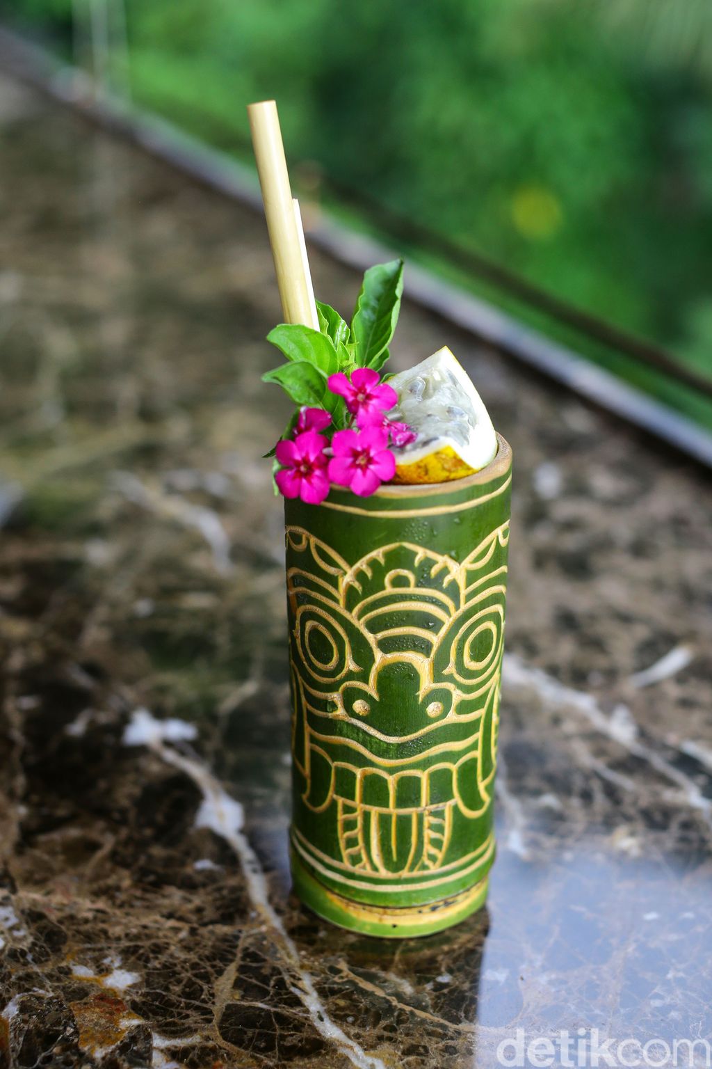Menikmati Sunset Ubud yang Cantik di Ambar Ditemani Cocktail 'Wantilan'
