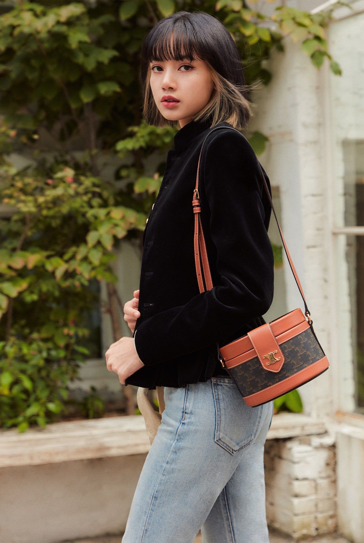 Model Rambut Bob ala Idol KPop Wanita Lisa BLACKPINK