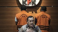 KPK menetapkan Penyidik KPK Stepanus Robin Pattuju dan Pengacara Maskur Husain sebagai tersangka dalam kasus dugaan tindak pidana korupsi penerimaan hadiah atau janji oleh penyelenggara negara terkait penanganan perkara Wali Kota Tanjung Balai Tahun 2020-2021.