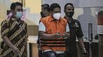 Momen Penyidik KPK Stepanus Digiring dan Diborgol