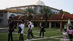 Ngabuburit Sambil Berburu Matahari Terbenam di Jakarta Islamic Center