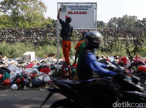 Parah! Sudah Ada Plang Larangan, Sampah Tetap Menumpuk