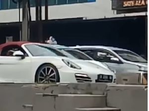 Porsche Terobos Busway dan Tahan Laju TransJ di Gandaria Dicari Polisi!