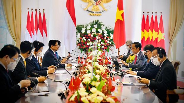 Presiden Joko Widodo melakukan pertemuan bilateral dengan Perdana Menteri Vietnam Pham Minh Chinch di Istana Kepresidenan Bogor, Jumat sore 23 April 2021. (Biro Pers Sekretariat Presiden/Laily Rachev)