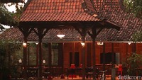 Inilah Wajawa Kopi, rumah makan yang terbilang baru di Jalan Serayu IX No 1A Kecamatan Kepanjenkidul, Blitar. Lokasinya agak masuk namun mudah dijangkau dari arah kota. Suasana di restoran ini sangat Jawa sekali. (Erliana Riady/detikTravel)