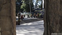 Taman Sejarah yang ada di kawasan Balai Kota Bandung menjadi tempat nyaman buat nongkrong atau ngabuburit di bulan ramadhan seperti saat ini.