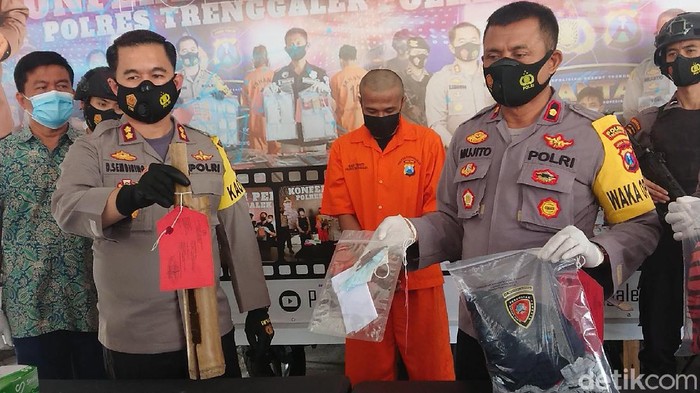 Ronda sahur yang digelar dua kelompok pemuda di Panggul, Trenggalek berujung tawuran. Akibatnya satu orang mengalami luka robek karena pukulan kentongan.