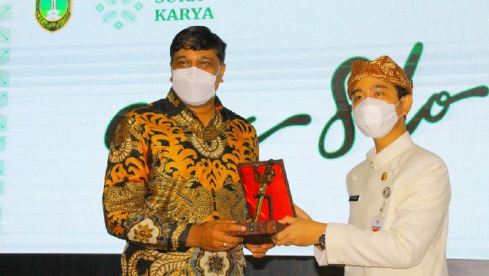 Upaya Membangkitkan UMKM Lewat Program Rasa Solo Sebuah program bertajuk 'Rasa Solo' digaungkan untuk mendorong UKM di Kota Solo selama masa pandemi.