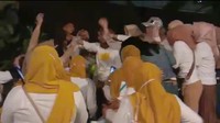 Edy mengatakan persoalan protokol kesehatan ini harus tetap dipatuhi karena sudah diatur dalam Intruksi Presiden (Inpres) hingga Peraturan Gubernur (Pergub). Dia mengatakan akan ada hukuman bagi yang nekat melanggar.Tindakan tetap berjalan. Aturan dikhianati, dilanggar, ada hukumannya. Inpres, Perda Pergub ini nanti berjalan, jelasnya. (Screenshot video viral)