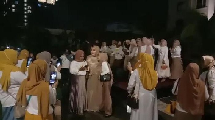 Viral emak-emak di Medan party tanpa protokol kesehatan (Screenshot video viral)