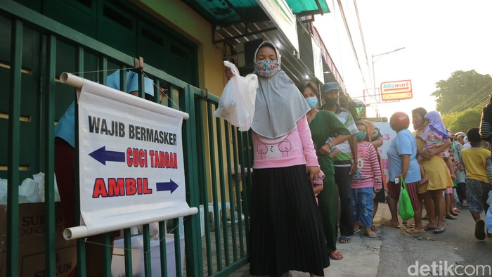 Warung Sedekah Ini Bagikan Makanan Buka Puasa Gratis
