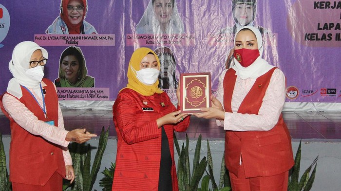 Bantuan Alquran untuk Para Warga Binaan Bantuan Alquran diberikan ke Lapas Kelas IIA Tangerang untuk para warga binaan pemasyarakatan.