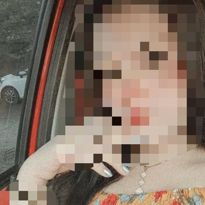 Biduanita dangdut, DP, dilaporkan melakukan pemerkosaan terhadap seorang remaja 16 tahun. Namun DP mengelak dikatakan telah melakukan pemerkosaan. Bagaimana sosok biduanita tersebut?