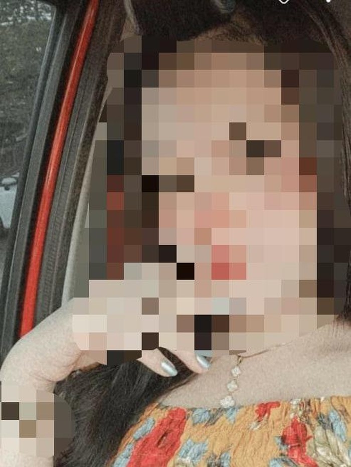 Biduanita dangdut, DP, dilaporkan melakukan pemerkosaan terhadap seorang remaja 16 tahun. Namun DP mengelak dikatakan telah melakukan pemerkosaan. Bagaimana sosok biduanita tersebut?