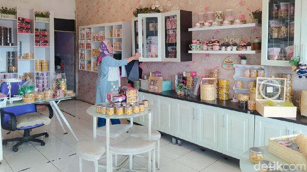 Geluti Bisnis Kue Kering, Wanita Ini Cuan Ratusan Juta Tiap Jelang Lebaran