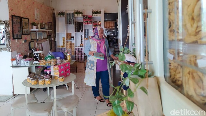 Geluti Bisnis Kue Kering, Wanita Ini Cuan Ratusan Juta Tiap Jelang Lebaran
