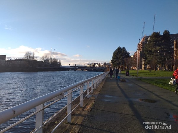 Suasana siang di River Clyde, Glasgow