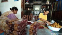 Sebelum puasa, grubi menghabiskan 2 kuintal ubi jalar. Foto: Eko Susanto/detikcom