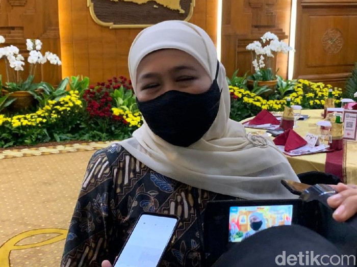 Gubernur Jatim Khofifah Indar Parawansa menyiapkan opsi memberi surat jalan/pengantar, kepada santri untuk bisa pulang ke rumah/wilayah asalnya. Menurutnya, ada dispensasi untuk santri karena sudah tidak ada kegiatan di pesantren saat libur Lebaran Idul Fitri 2021.
