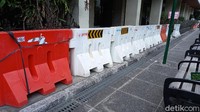 Dia menyebut pembangunan Hotel Mutiara di Malioboro itu diawali dengan 30 kamar. Kemudian pada 1975 mulai diperluas dan dibangun seperti saat ini.