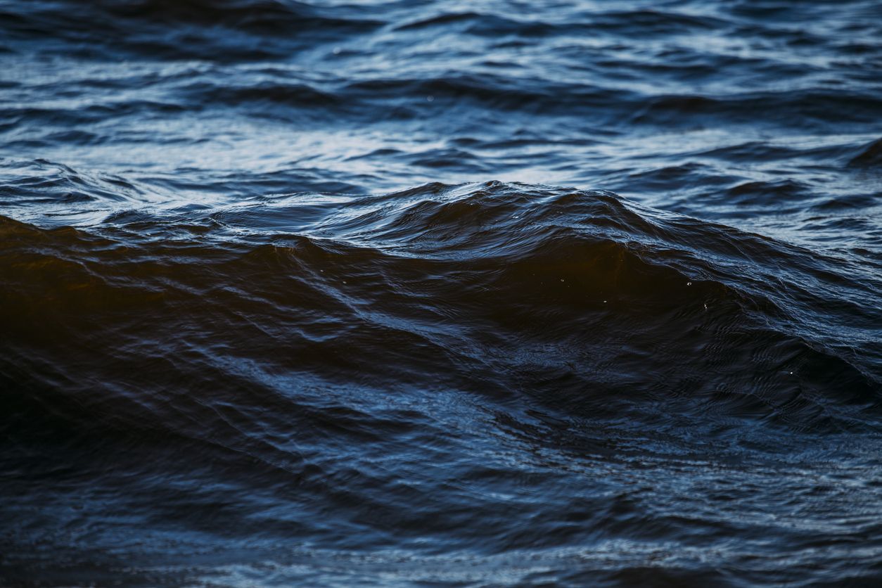 Dark blue waves in the water