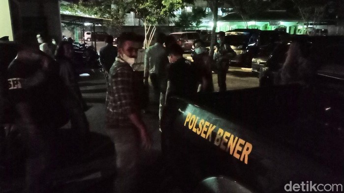 Ke-11 orang yang ditangkap usai aksi ricuh tolak tambang andesit di Purworejo akhirnya dibebaskan, Sabtu (24/4/2021) dini hari tadi
