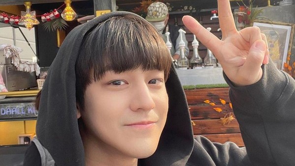 Kim Bum Saat Makan Bareng Lee Dong Wook dan Dapat Food Truck
