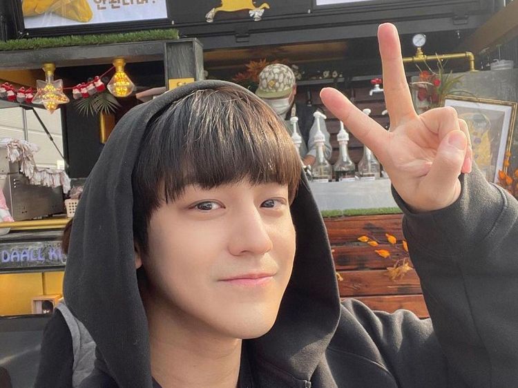 Kim Bum Saat Makan Bareng Lee Dong Wook dan Dapat Food Truck