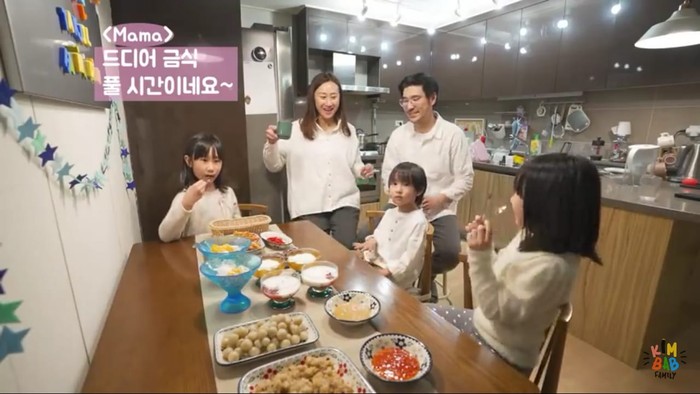 Kimbab family masak 7 takjil Meriah! Kimbab Family Masak 7 Takjil untuk Buka Puasa di Korea