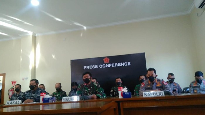 KSAL, Panglima TNI dan Kapolri di konferensi Pers di Bali (Dok. Sui/detikcom)