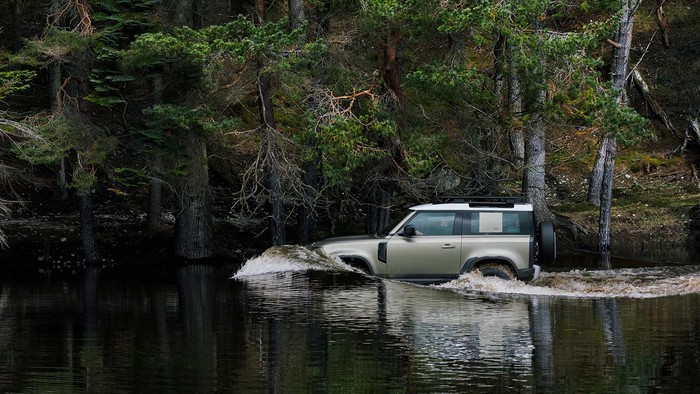 Land Rover Defender Land Rover Defender memenangi penghargaam desain mobil terbaik 2021