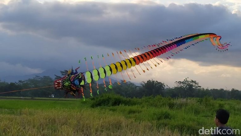 Melihat Layang-layang di Sorobayan Magelang Melihat Layang-layang di Sorobayan Magelang