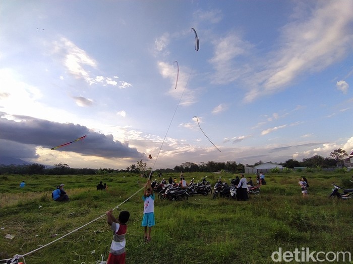 Melihat Layang-layang di Sorobayan Magelang Melihat Layang-layang di Sorobayan Magelang