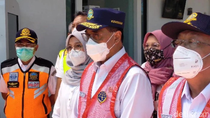Bandara Banyuwangi siap menggunakan GeNose C19 sebagai syarat penerbangan. Menteri Perhubungan RI Budi Karya Sumadi meninjau kesiapan pelaksanaannya.