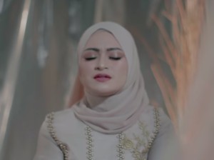 Nathalie Holscher Rilis Lagu Religi di Tengah Pernikahan yang Bermasalah